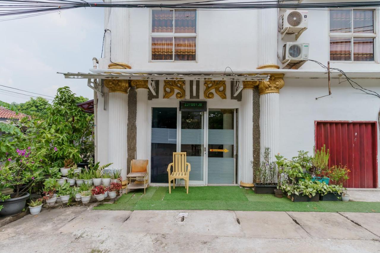 Reddoorz Syariah Near Universitas Borobudur Jakarta Exterior foto