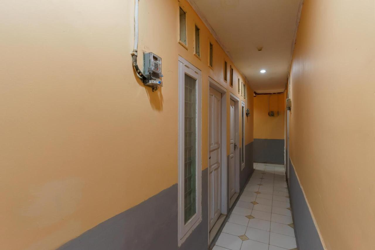 Reddoorz Syariah Near Universitas Borobudur Jakarta Exterior foto